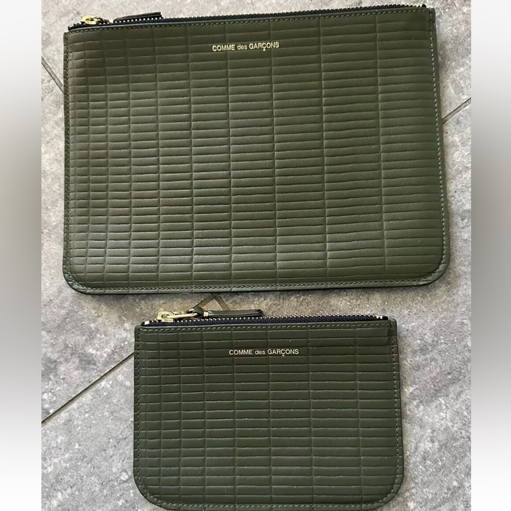 2pc SET CdG new COMME DES GARCONS BRICK EMBOSSED ARMY KHAKI GREEN Pouch & Wallet